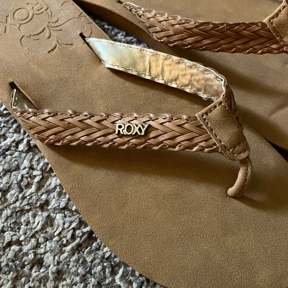 Roxy flip flops